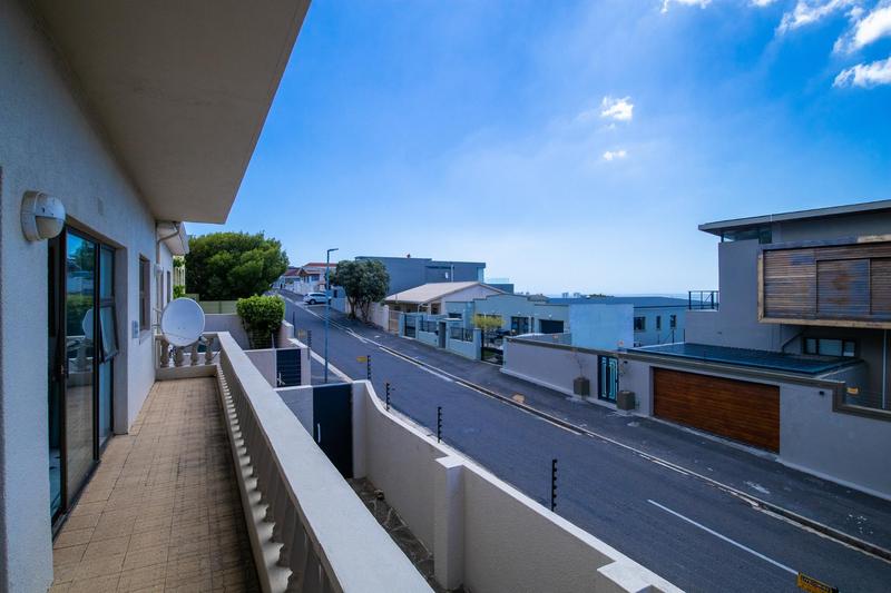 To Let 8 Bedroom Property for Rent in Walmer Estate Western Cape